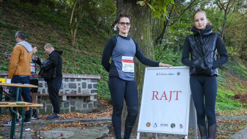 Futás és erőgyakorlatok: Bátorságpróba a Nagyavasi Pincesoron – Képes beszámoló
A Nagyavasi Pincesor ezúttal különleges eseménynek adott otthont: a bátorságpróba keretein belül a résztvevők nemcsak a futásban, hanem erőnléti gyakorlatokban is megmérettet