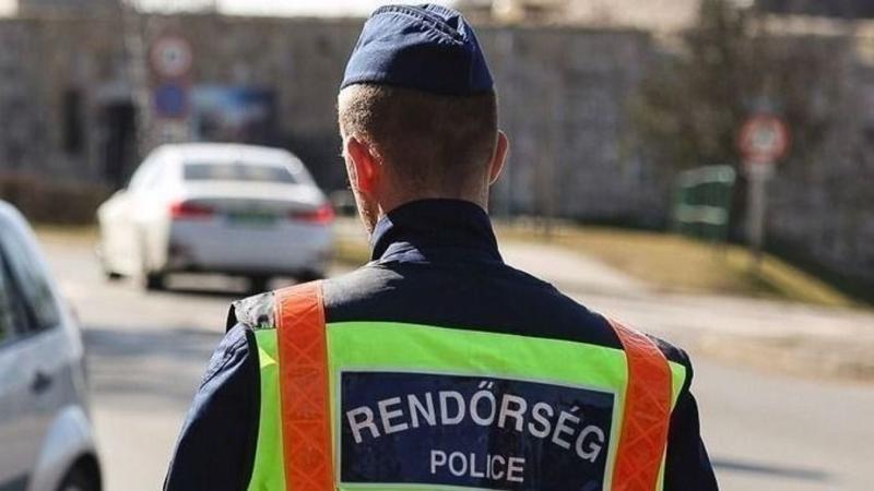 Újabb autós baleset történt, ezúttal Tiszaújváros környékén, ahol egy jármű az árokba hajtott.