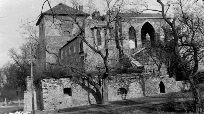 Kvíz: Fedezd fel Tatát az 1900-as évek varázslatos fényképein! Mennyire ismered a város történelmét? Tíz különleges fotó vár rád – vajon meg tudod mondani, hol és mikor készültek? Teszteld tudásodat, és merülj el Tata múltjában!