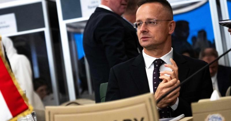 Szijjártó Péter hangsúlyozta, hogy Brüsszelben alapvető változásokra van szükség a gazdaságpolitika terén. Az új megközelítések elengedhetetlenek ahhoz, hogy a kontinens versenyképes maradhasson a globális piacon.