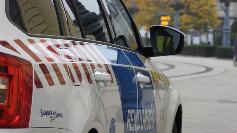 Hevesben egy férfi különös módszerrel kezdett el fosztogatni: a bemászós biznisz trendjét meglovagolva, sorra rabolta ki a házakat. A helyi lakosok döbbenten figyelték, ahogy a tolvaj ügyesen kihasználta a nyitott ablakokat és ajtókat, hogy könnyedén beju