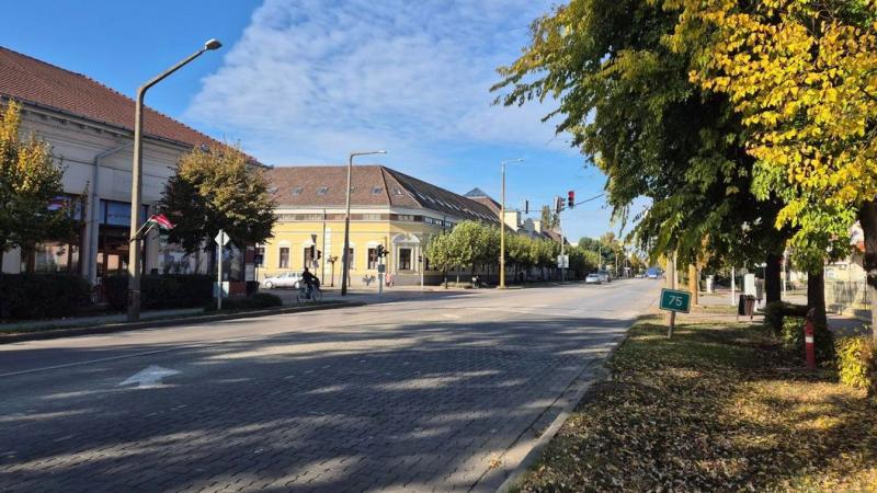 Intenzív munkálatok folynak a 44-es út két forgalmas kereszteződésénél – nézd meg a videót!