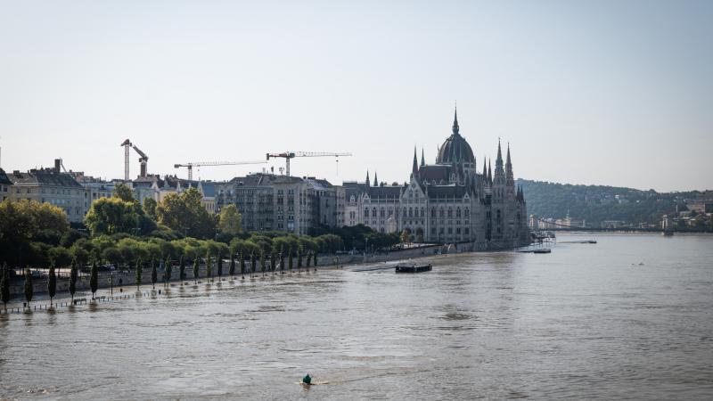 Fontos fordulópont előtt áll a magyar parlament, amely sarkalatos intézkedéseket tervez. Az elkövetkező döntések jelentősen átalakíthatják mindennapi életünket.