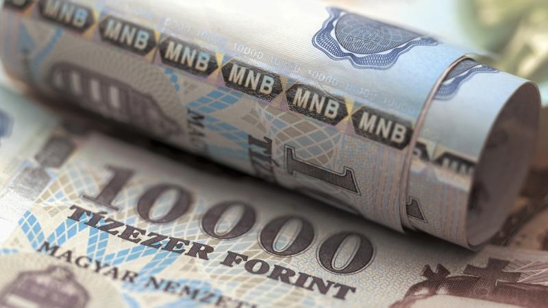 Ma lehetőség nyílik arra, hogy újra lendületet adjanak a forintnak.