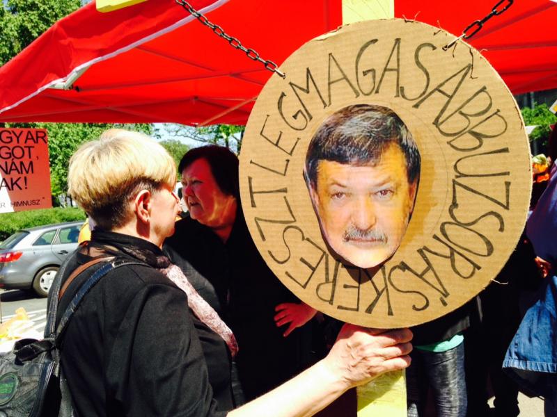 Jámbor András és Hadházy Ákos közös kezdeményezésében az összes devizahiteles eljárás felfüggesztését kérik.