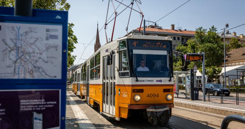 Szerdán jelentős forgalmi változásokra lehet számítani a fővárosban, mivel egy nagyszabású sportesemény zajlik. A közlekedési járatok és útvonalak módosulása várható, így érdemes előre tervezni az utazásokat.