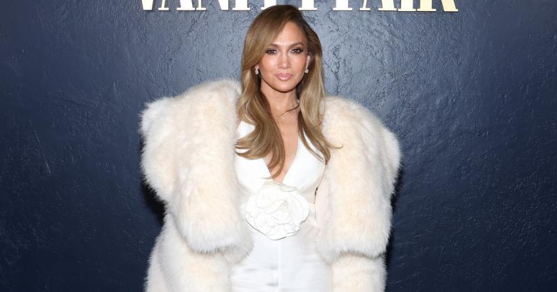 Jennifer Lopez ellen pert indítottak, mivel saját magáról készült fotókat osztott meg.