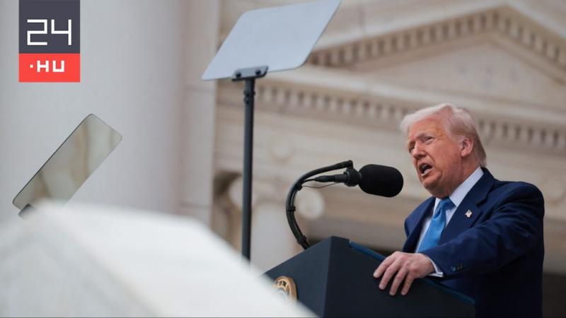 Trump véleménye szerint Putyin kockázatos játékot űz, mintha csak a tűzzel játszana. A volt amerikai elnök figyelmeztetett arra, hogy a helyzet komolyan aggasztó, és a politikai döntések következményei messzemenőkig kihatással lehetnek a nemzetközi kapcso