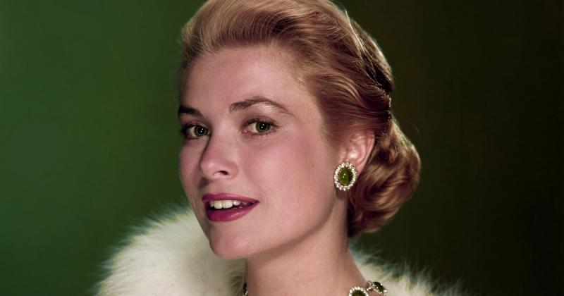 Grace Kelly 68 éves lánya, Karolina, igazi szépség, aki hercegnői bájával és eleganciájával lenyűgöz mindenkit. Friss fotóin ragyogóan mutatkozik, megörökítve a modern és klasszikus stílus tökéletes elegyét. Az ő varázsa és stílusa valóban különleges!