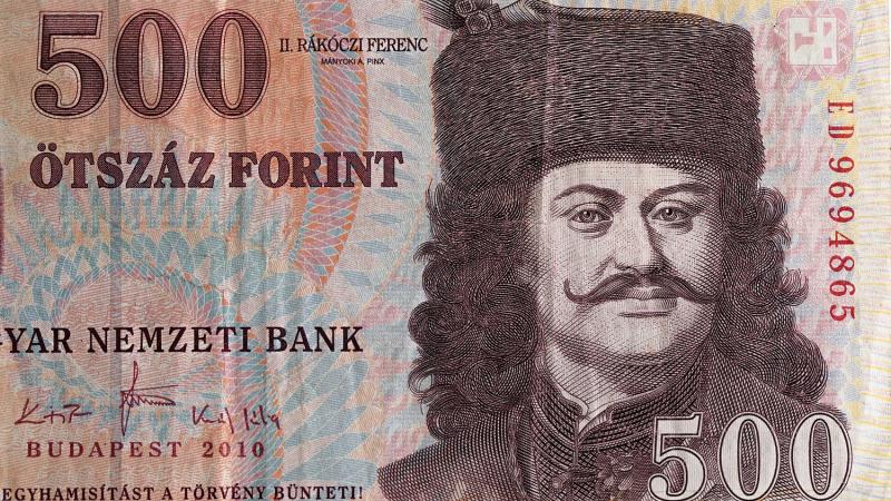 Ma elválik, hogy a forint nekiveselkedik-e a 400-as szintnek.