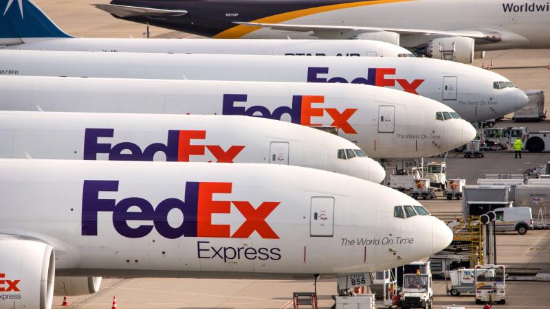 Elhunyt a FedEx megálmodója.