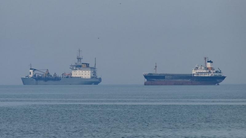 Két hatalmas szupertanker döntött úgy, hogy visszafordul a Hormuzi-szorosnál, miután az amerikai légicsapások nyomán kialakult feszültség miatt megváltoztatták terveiket.