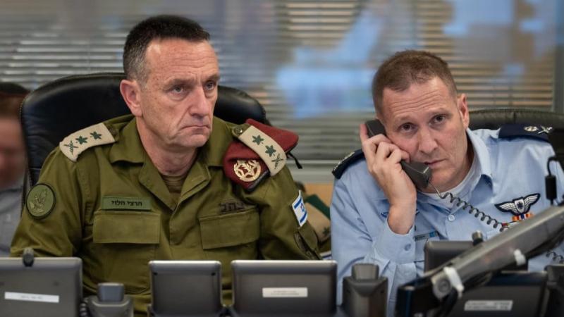 Izrael légierője célzott csapásokat hajtott végre a szír hadsereg központjának bejáratánál, valamint az elnöki palota körüli területeken.