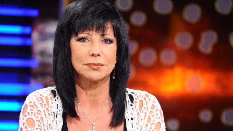 Szűcs Judith 16 évnyi közös élet után úgy döntött, hogy véget vet a vőlegényével való kapcsolatának. A döntés mögött számos érzelem és emlék áll, hiszen a hosszú évek alatt sok mindenen mentek keresztül együtt. A hírek szerint a szakítás mindkét fél számá