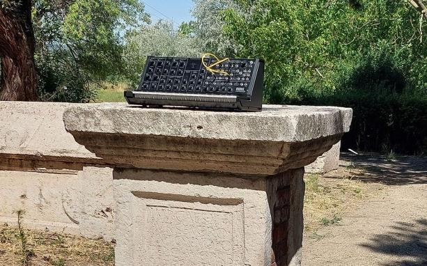 Teljes mértékben techno a római kőtárban!