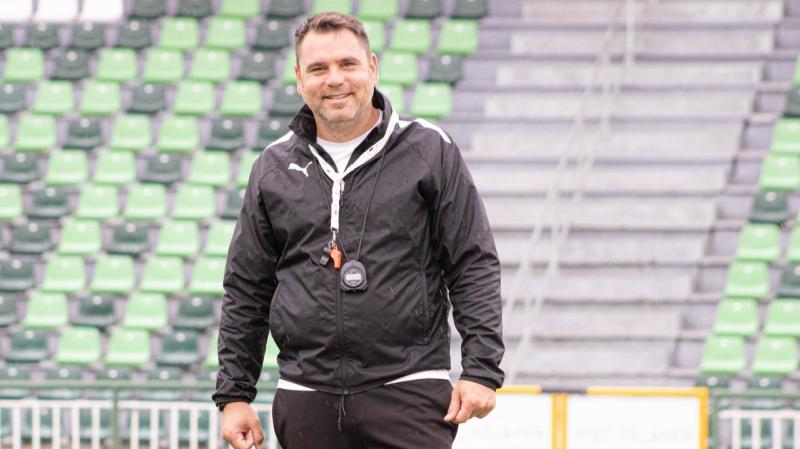 Új kihívások elé néz az NB II-es Ajka, miután kilenc mérkőzést követően megváltoztatta szakmai stábját. Az edzőváltás célja, hogy friss impulzusokat vigyen a csapat életébe, és új irányt adjon a teljesítménynek. Az M4 Sport hírei szerint a vezetőség bízik