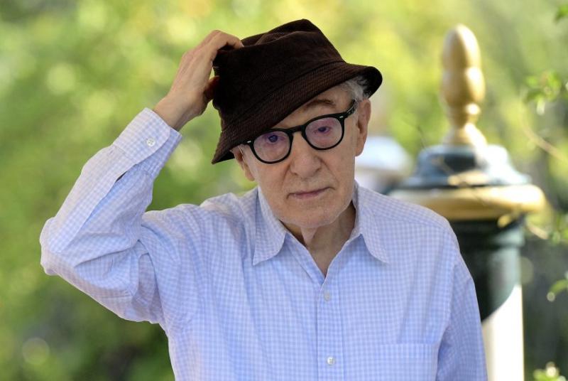 Woody Allen új művének világpremierjére készül a budapesti Centrál Színház, ahol a rendező jellegzetes stílusával és szellemes dialógusaival varázsolja el a közönséget. Az esemény izgalma már most érezhető, hiszen a színház rajongói alig várják, hogy átél