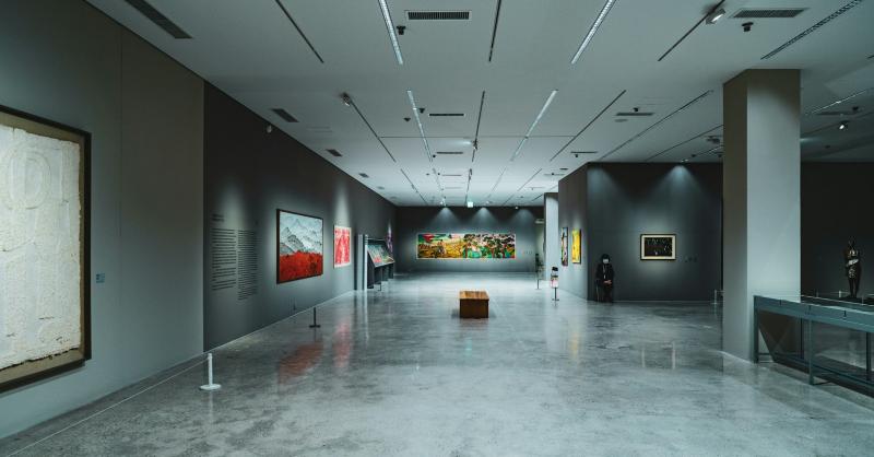 3 budapesti kiállítás, amit ősszel mindenképpen érdemes meglátogatni

1. **Modern művészet forradalma** – A Ludwig Múzeumban a kortárs művészet legfrissebb trendjeit és alkotóit ismerhetjük meg. Az interaktív installációk és lenyűgöző videóművek révén új 