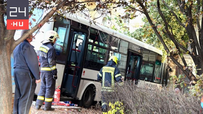 Négy fiatal diák szenvedett sérüléseket a szolnoki gimnázium közelében bekövetkezett baleset következtében.