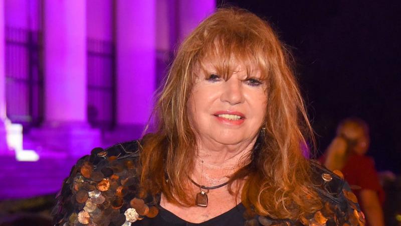 Zalatnay Cini válaszolt Hajós András bírálatára, kijelentve: 